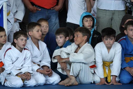 �������-4