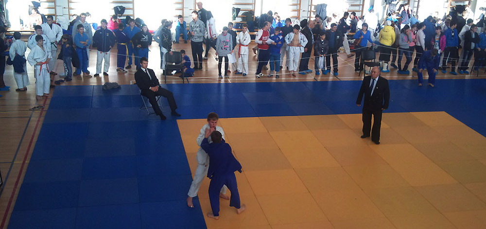 �������-4