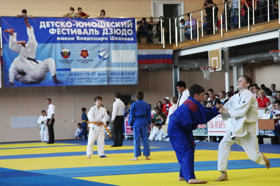 �������-8