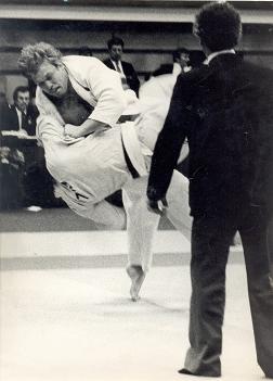 �������-1