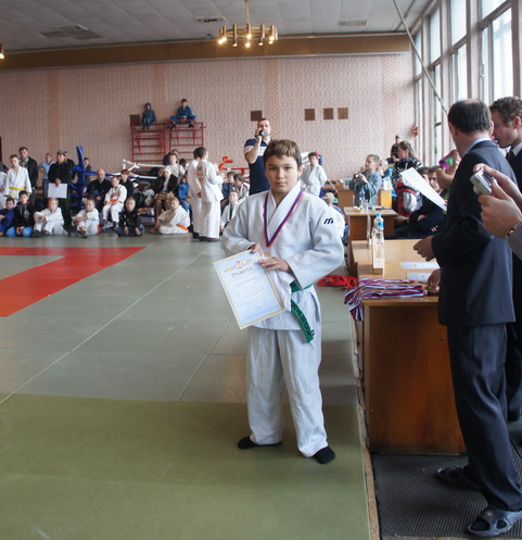 �������-4