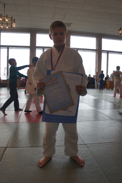 �������-8