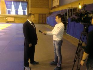 ������-1