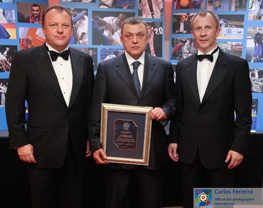 ����-�����-��������-4