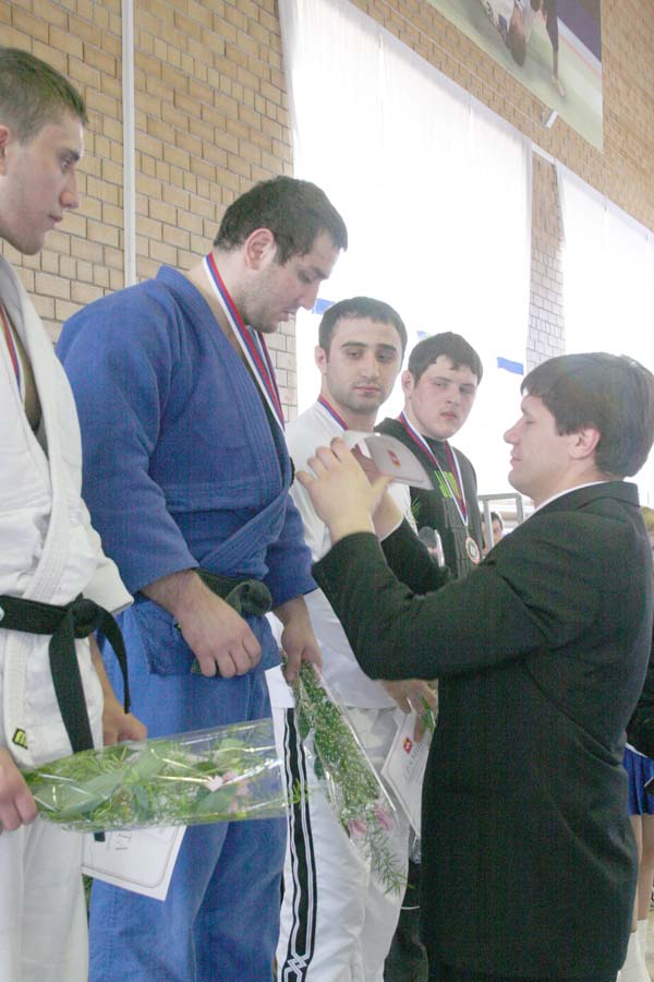 ������� ���������� �������� � ��������� �� 100 ��