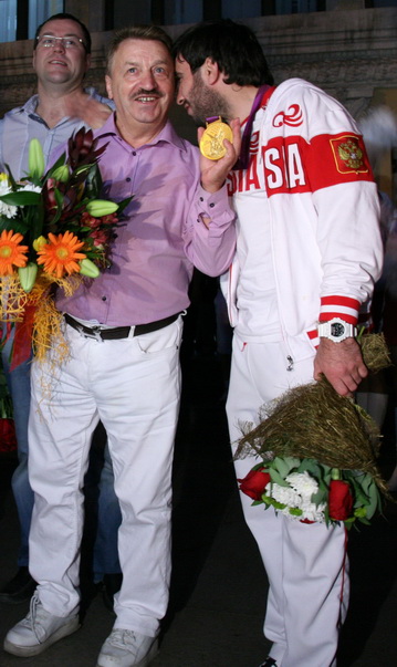 �������-�����-8