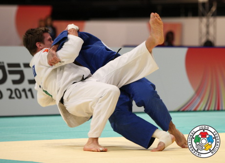 �����-�����-4