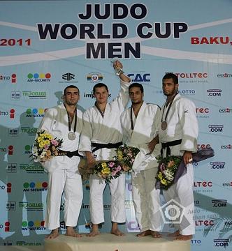 �����������-8