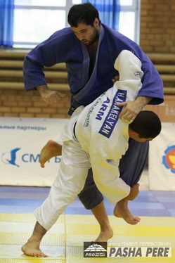 ����������-4