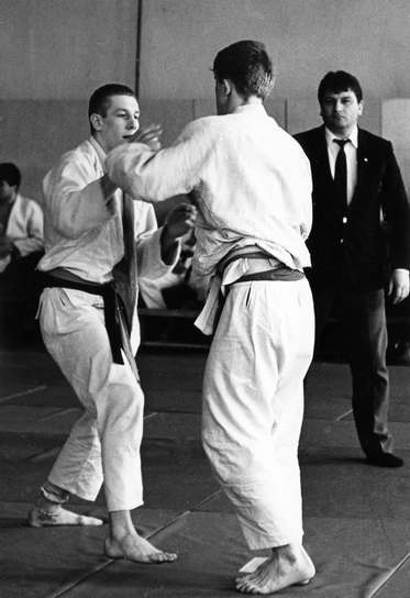 �������-1