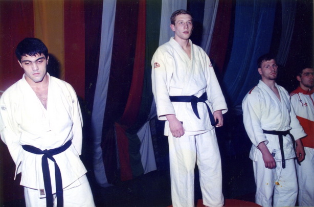 �������-4