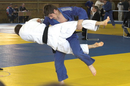 ����������-18