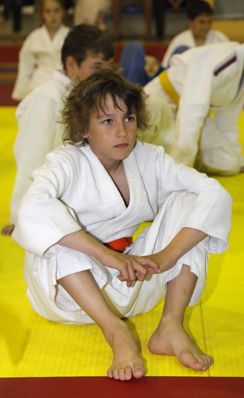 ������-1