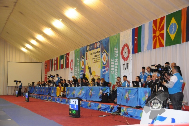 ��-�������-3