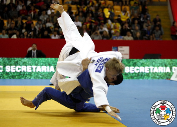 ����������-���-4