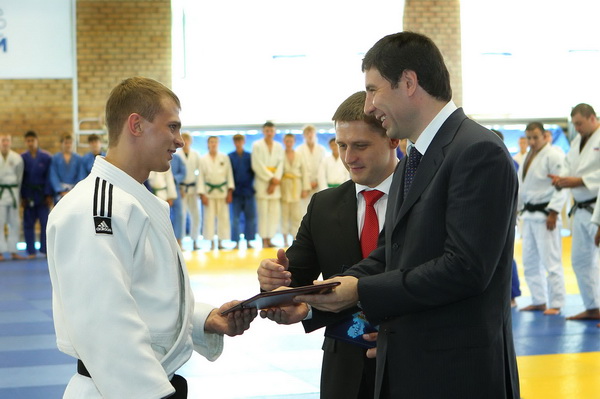 �����-������