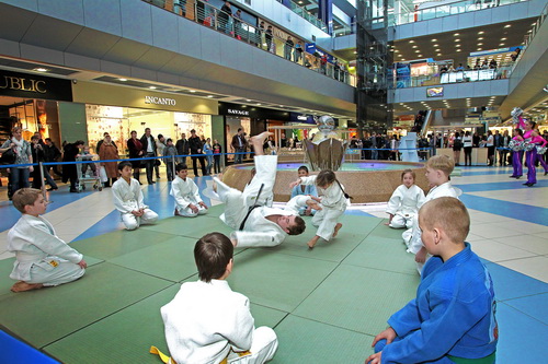 ������-9